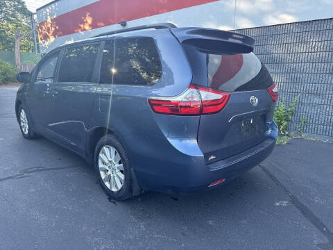 2017 Toyota Sienna LE 7-Passenger