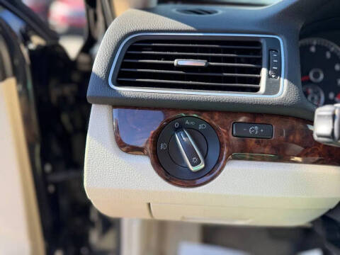 2012 Volkswagen Passat SEL Premium PZEV