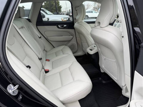 2024 Volvo XC60 B5 Plus Dark Theme