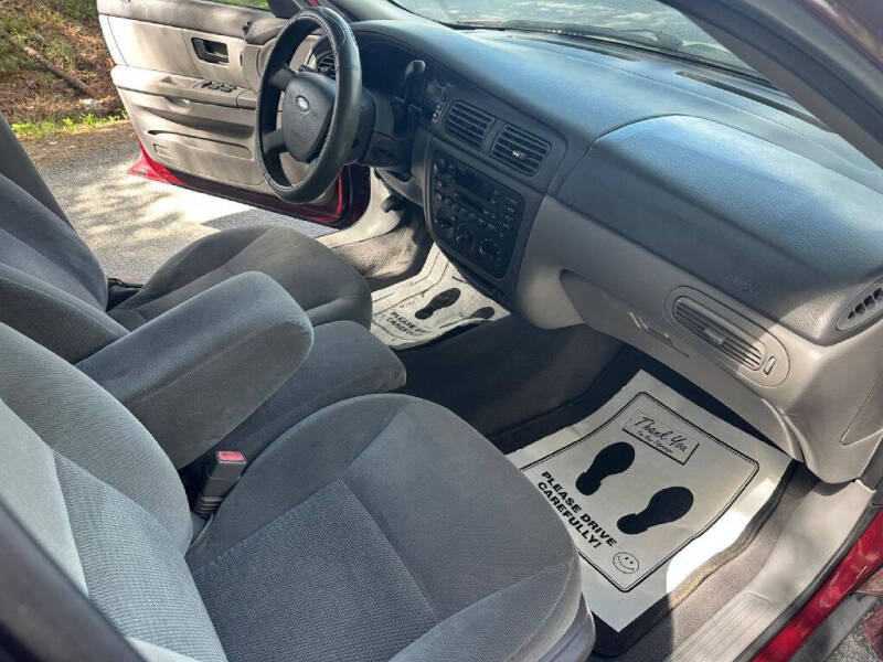 2005 Ford Taurus SE