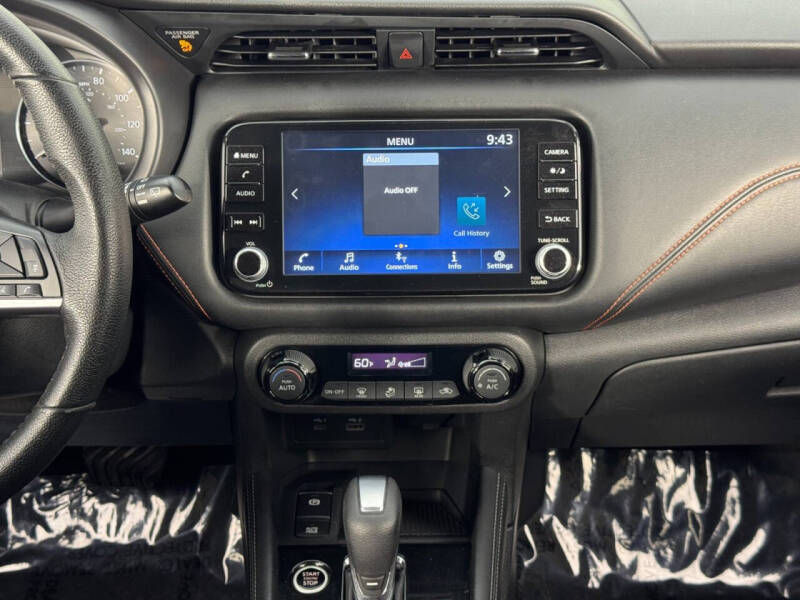 2022 Nissan Kicks SR