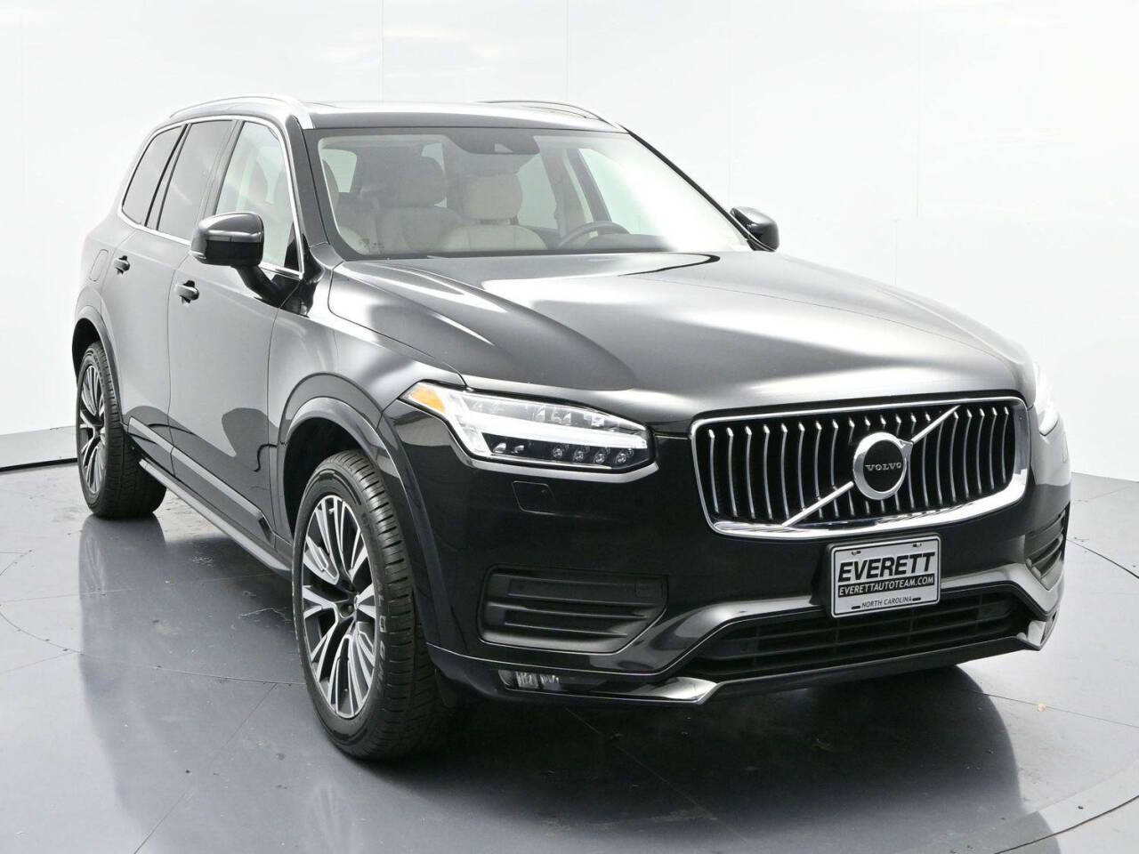 2022-volvo-xc90-t6-momentum-7-passenger-awd-4dr-suv.jpg