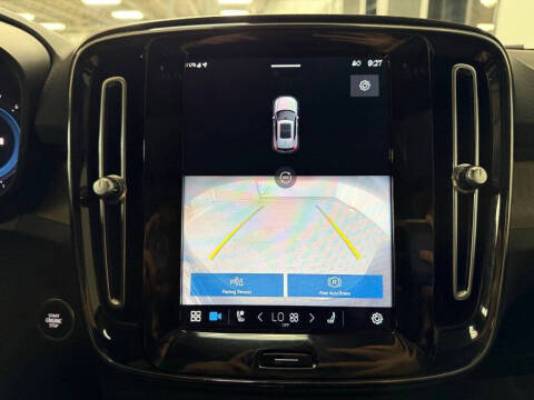 2023 Volvo XC40 B5 Plus Bright Theme