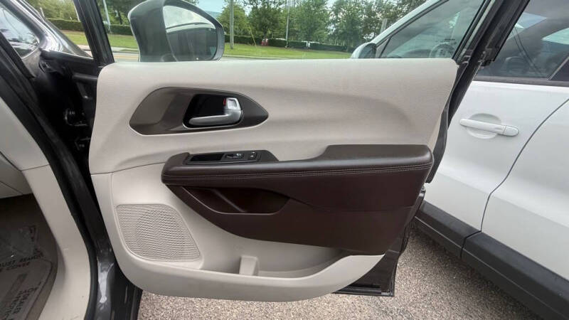 2017 Chrysler Pacifica Touring-L