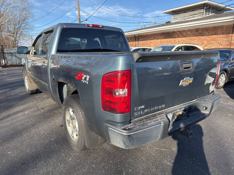 2009 Chevrolet Silverado 1500 1LT photo 4