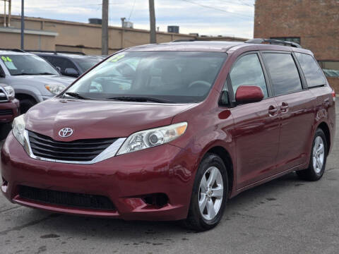 2012 Toyota Sienna LE 7-Passenger Auto Access Seat