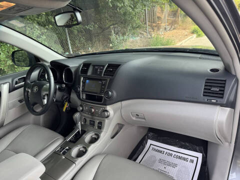 2013 Toyota Highlander SE