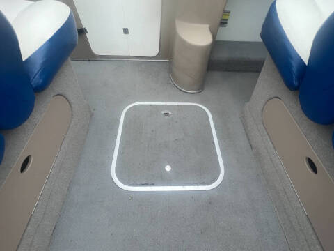 2004 Bayliner 210 CU