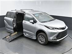 2024 Toyota Sienna XLE 8-Passenger