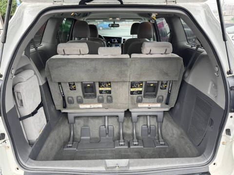 2015 Toyota Sienna LE 8-Passenger