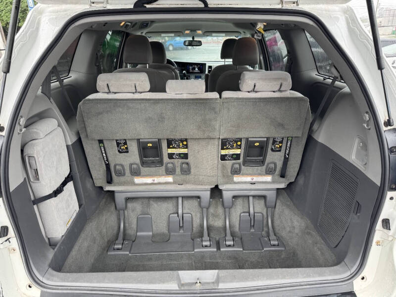 2015 Toyota Sienna LE 8-Passenger