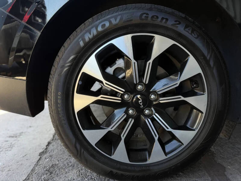 2024 Kia Carnival EX