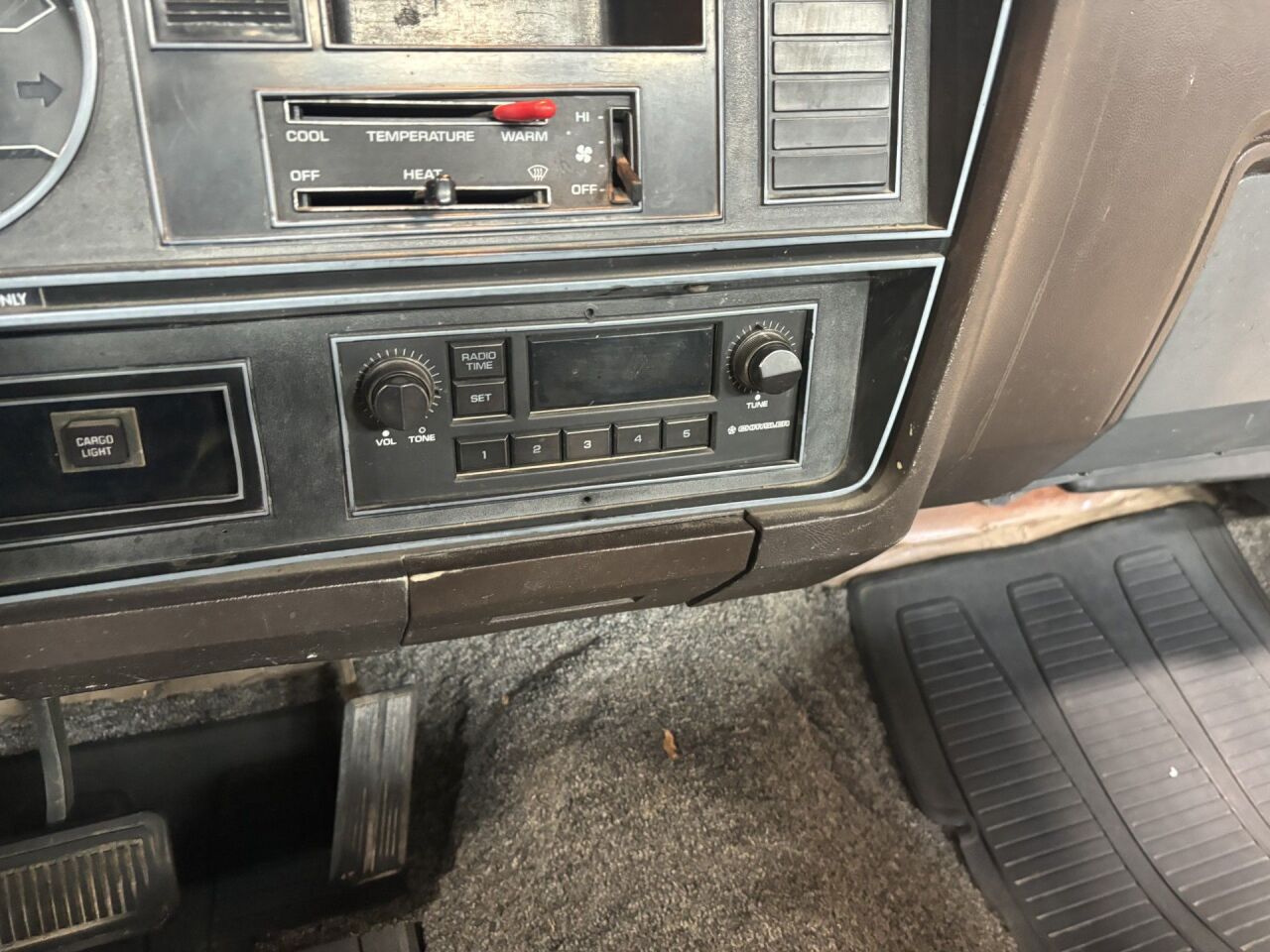 1984 Dodge Ram 29