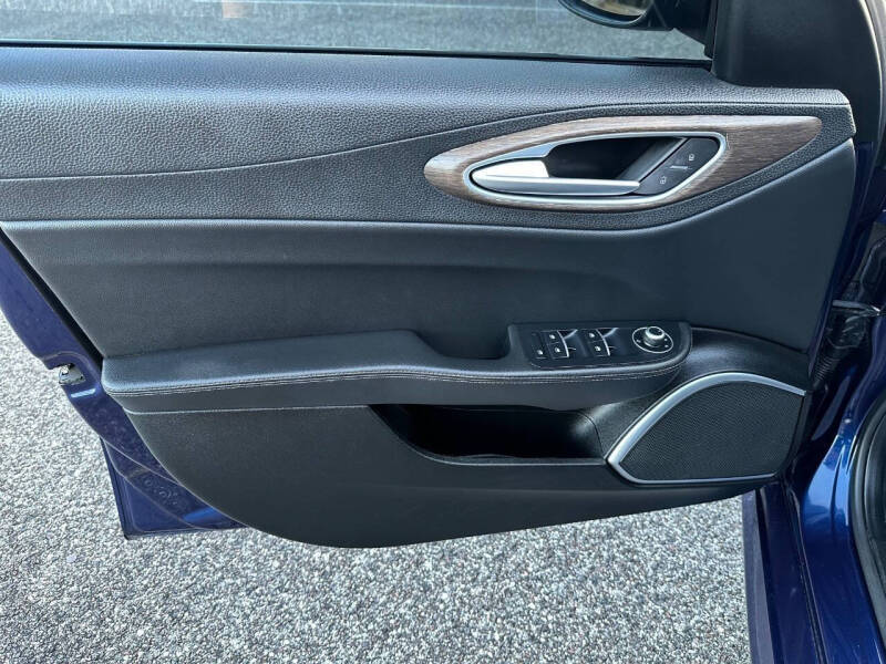 2017 Alfa Romeo Giulia Ti