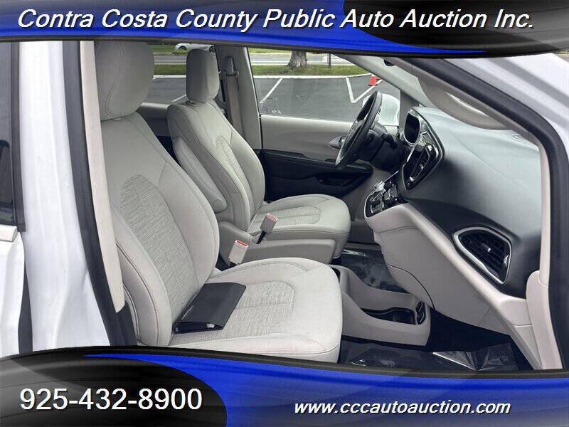 2017 Chrysler Pacifica Hybrid Touring Plus