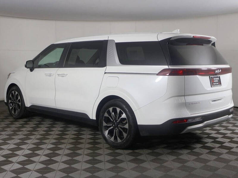 2023 Kia Carnival EX