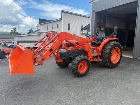 2005 Kubota L5030 Tractor W/ loader