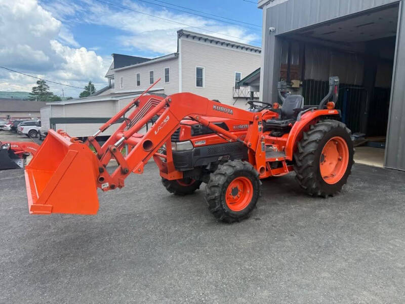 2005 Kubota L5030 Tractor W/ loader