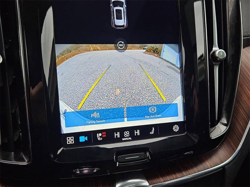 2023 Volvo XC60 B6 Ultimate Dark Theme