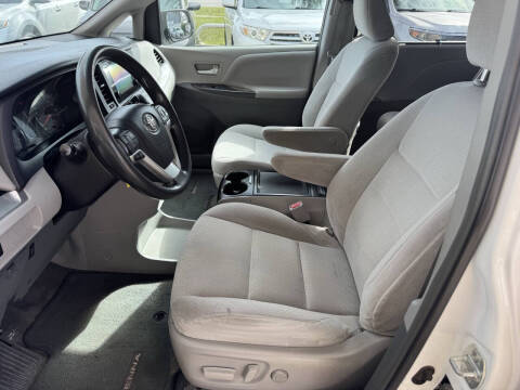 2015 Toyota Sienna LE Mobility 7-Passenger