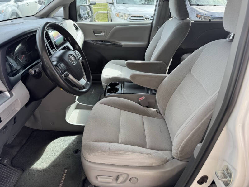 2015 Toyota Sienna LE Mobility 7-Passenger