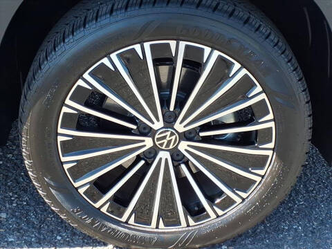 2025 Volkswagen Taos SE