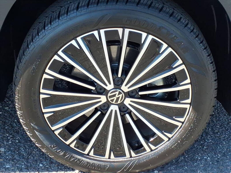 2025 Volkswagen Taos SE