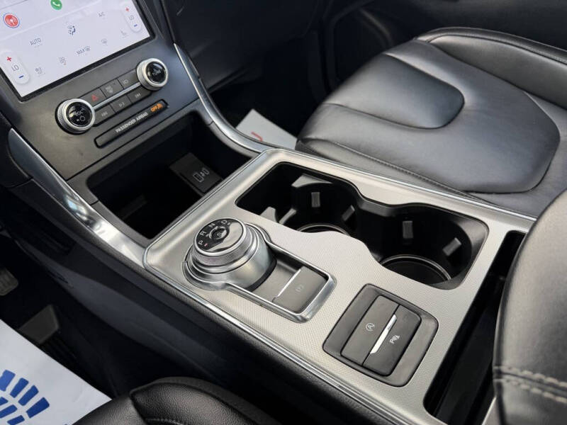 2022 Ford Edge Titanium