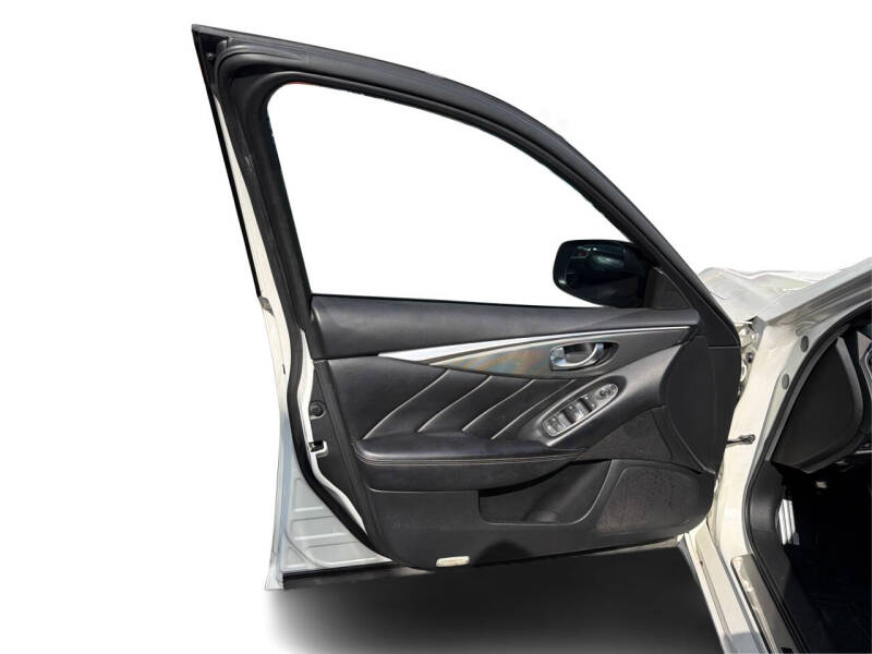 2015 Infiniti Q50