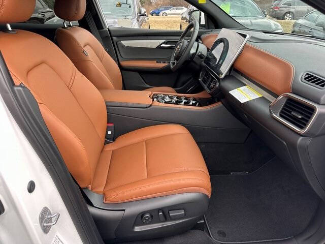 2025 VinFast VF8 Plus