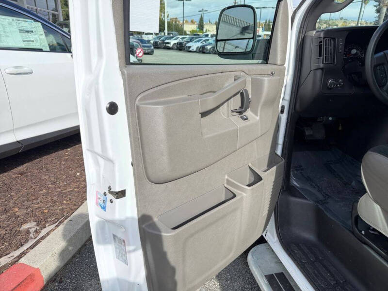 2024 Chevrolet Express 2500