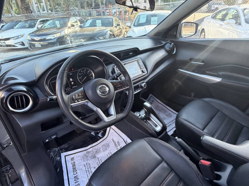 2020 Nissan Kicks SR