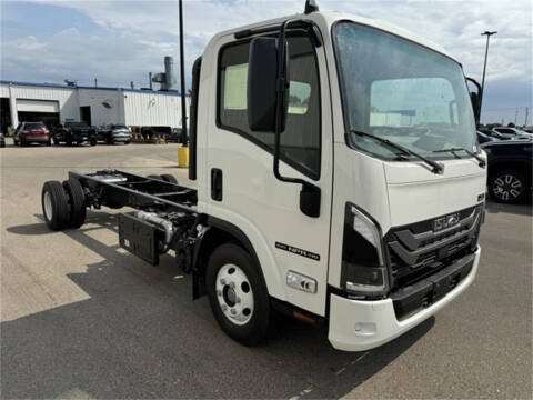 2025 Isuzu NPR