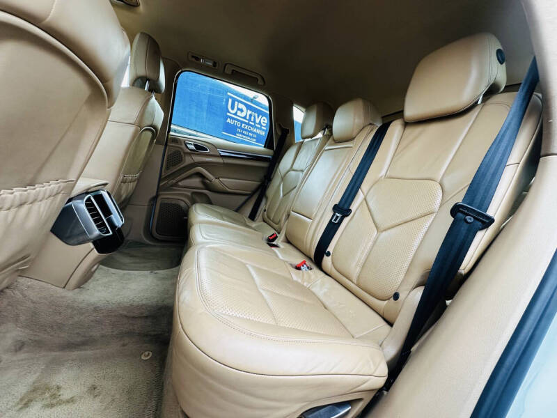 2014 Porsche Cayenne Platinum