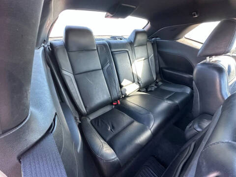 2015 Dodge Challenger SXT Plus