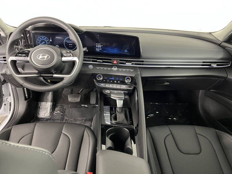 2025 Hyundai Elantra Hybrid Limited