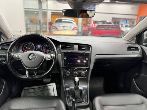 2019 Volkswagen Golf SE