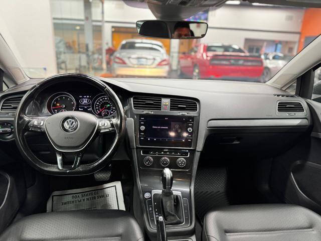 2019 Volkswagen Golf SE