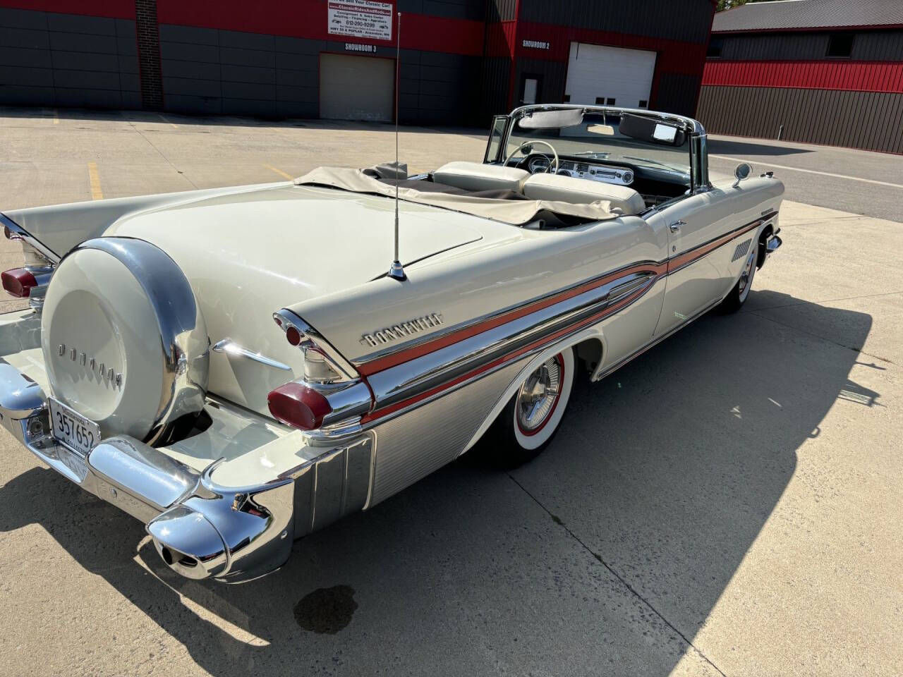 1957 Pontiac Bonneville 13