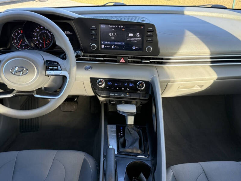 2022 Hyundai Elantra SEL