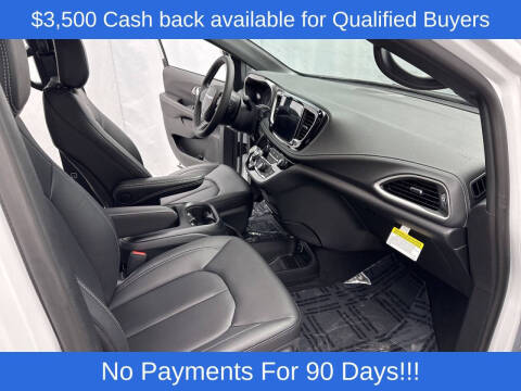 2026 Chrysler Pacifica Select