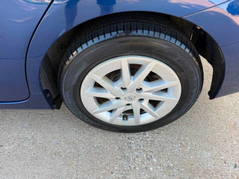 2012 Toyota Prius v Two