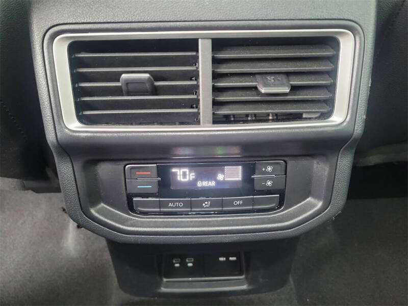 2025 Volkswagen Atlas SE