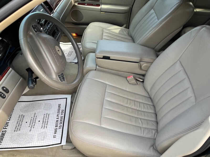2003 Lincoln Town Car Executive