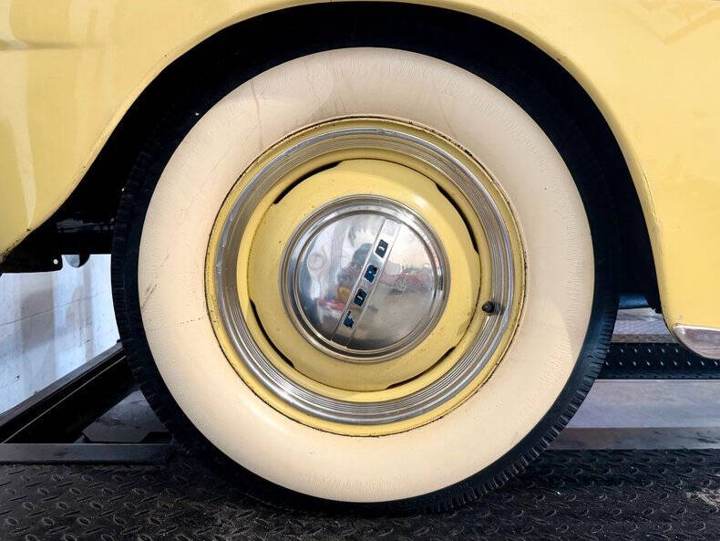 1948 Ford Super Deluxe