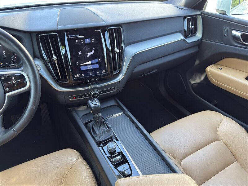 2020 Volvo XC60 31