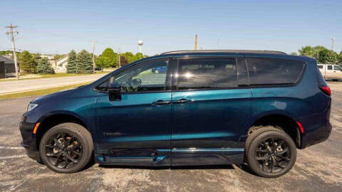 2022 Chrysler Pacifica Touring L