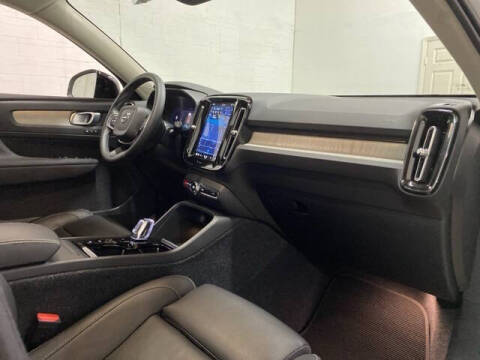 2025 Volvo XC40 B5 Plus Dark Theme