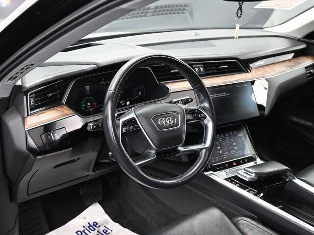 2019 Audi e-tron quattro Prestige