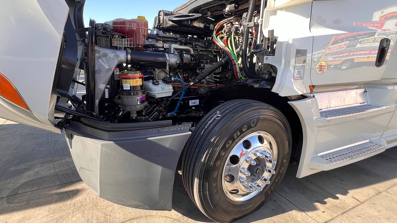 2019 Freightliner Cascadia for sale at KING TRUCK TRAILER SALES in Bakersfield, CA